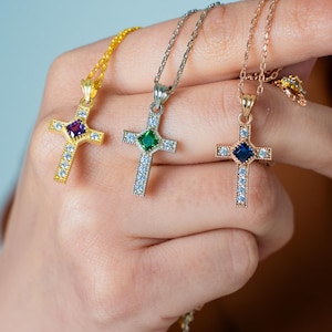 Collier croix avec pierre de naissance, collier avec pierre de naissance personnalisé, pendentif croix de baptême, cadeau personnalisé pour Pâques, pendentif christ pierre de naissance
