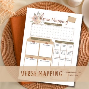 Peut inclure: Feuille de travail imprimable pour cartographier les versets bibliques. La feuille de travail comprend des sections pour le verset biblique, le contexte, les mots-clés et les définitions. La feuille de travail a un motif floral dans le coin supérieur gauche.
