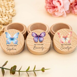 Personalisierte Schmetterling Baby Tooth Box, Neugeborenen Babypartygeschenk für Baby Mädchen, Holzzahnfee Erinnerung Andenken, Taufgeschenk für Kinder
