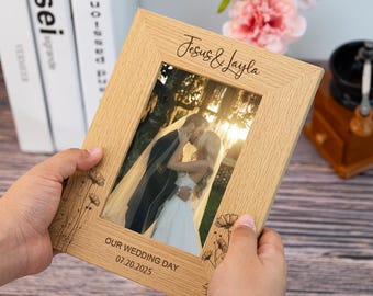 JioJio Chan 'We're Engaged' Picture Frame - 4x6 Photo Frame For Couples, Wooden Desk Or Wall Decor