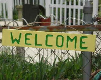 Welcome sign  - Green on Yellow