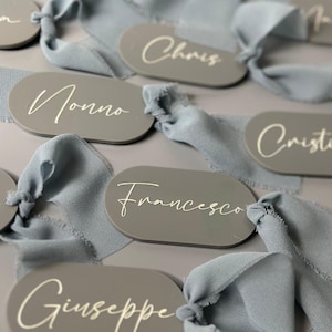 marque-place en acrylique | marque-places gris | marque-places moderne | marque-place de baptême de garçon | Plaques d'identification personnalisées | Étiquettes de nom