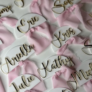 Couverts personnalisés | Marque-places en acrylique | Couverts bohèmes | marque-place de <br> Profitez-en ! Porte-nom rose et or