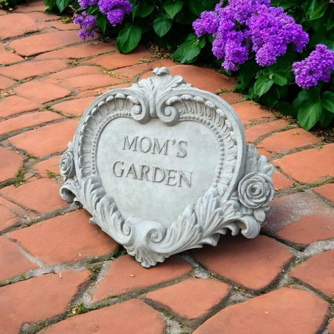 Statuary Sign Concrete Heart Figurine, Mom’s Garden Rock, Cement Wall Hanging Statue ...