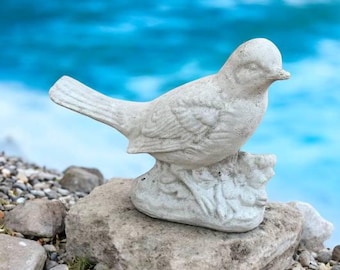 Stone robin bird figure, Garden robin sculpture, Birds lovers gift, Porch birds statue for decorations, Yard robin bird figurine, Lawn art