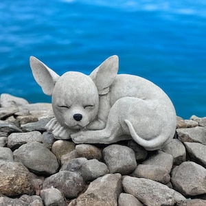 Pose de la statuaire de chiot chihuahua, statue de tombe de chien chihuahua endormi, art commémoratif de chihuahua, sculpture d&#39;animal de compagnie en ciment, figurine de chien pour l&#39;arrière-cour