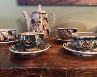 Service à thé en poterie mexicaine signé Tonala