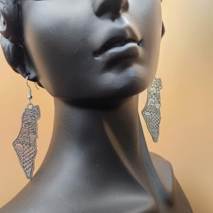 Palestine map featuring falastini art- Earrings