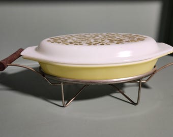 Pyrex Verde Olive Divided 1.5 Quart, New Avocado Color (lime) with serving stand!
