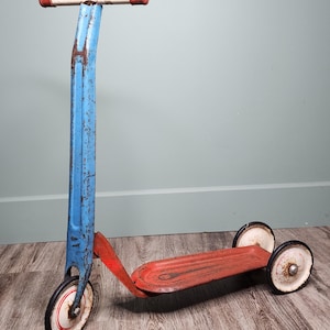 Rouge, blanc, bleu ! Scooter vintage en métal Radio Line des années 40. Taille enfant. Patine super cool. originale.