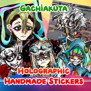 Könnte beinhalten: Eine Sammlung holografischer, handgefertigter Aufkleber mit Illustrationen von Anime-Charakteren. Die Aufkleber zeigen verschiedene Charaktere mit einzigartigen Designs, leuchtenden Farben und dem Text "GACHIAKUTA" und "HOLOGRAPHIC HANDMADE STICKERS".