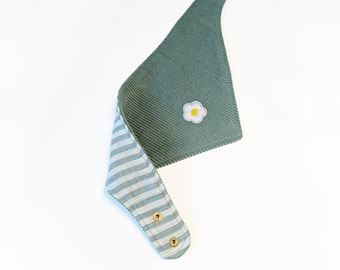 Hundehalstuch "Bloom" Grün, Cordhalstuch, Cord, Hundeaccessoires, Blume, Hundemode, Druckknopf, Accessoire, Halstuch