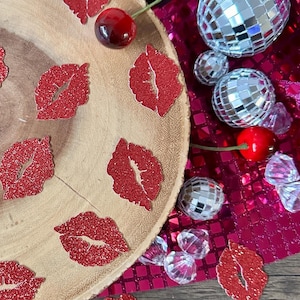 30 Stück Lip Confetti | Kiss The Fräulein Auf Wiedersehen Konfetti | Küsse die Fräulein Brautdusche | Kiss The Fräulein Bachelorette | Mon Cheri Bachelorette