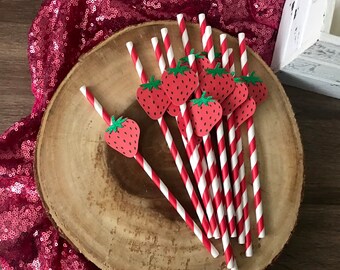 Canudos de Morango (12 unidades) | Aniversário Doce de Um Ano | Aniversário Doce de Frutas Vermelhas | Canudos Doces de Um Ano | Canudos de Frutas Vermelhas | Aniversário de Frutas Vermelhas | Decoração Doce de Frutas Vermelhas