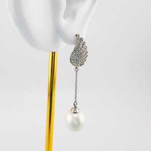 Elegant Wing-Shaped Dangle Earrings with Pearl Drop – Angelic Grace