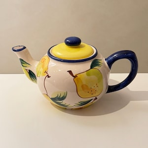 Vintage Hand-Painted Teapot – Pear Design, 1990s, Excellent Condition