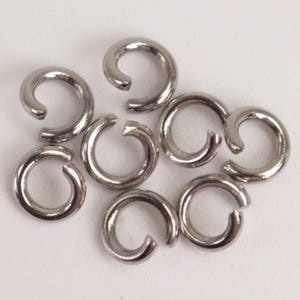 Anelli di Salto 100 pezzi di Anelli di Salto in Acciaio INOX Anelli di Salto Chirurgici 5 mm 18G Collana Braccialetto Anelli di Salto all&#39;ingrosso sfusi 10 x 5 mm
