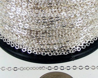 Fin platt kabelkedja, sterlingsilverpläterad, 2,4x1,7 mm lödda länkar, 32 fot bulklängd