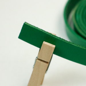 3/8 Zoll 10 mm x 84 &quot;Kiefern Grün Echtlederband - Premium-Qualität Echtleder - 2 m lang - 3/8&quot;&quot; / 10 mm flacher Streifen