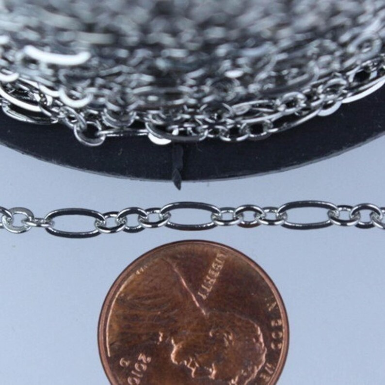 Cadena de latón bañada en plata antigua: acabado rodio, eslabones soldados de 6,3 x 4 mm - 3429LS31 32 pies - Bobina a granel imagen 1