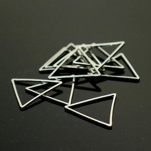 Antique Silver Plated Triangle Link: Brass Connectors, Jump Rings (20mm)