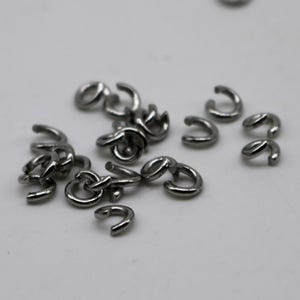 Anelli di Salto 100 pezzi di Anelli di Salto in Acciaio INOX Anelli di Salto Chirurgici 4,5 mm 18G 18 Gauge 1,0 mm Anelli di Salto Braccialetto Anelli di Salto alla Rinfusa