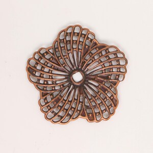 50 Stück von Antiqued Copper veredelt Hibiskus Blume filigrane fokal L: ink - 34 mm