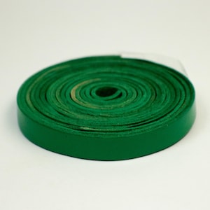 Bracelet en cuir véritable vert pin : bande plate de 3/8 po., 30 cm (1 pi)
