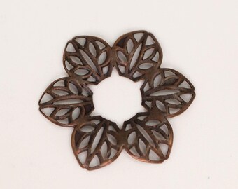 Enlace focal de filigrana de flor de hibisco de 6 hojas con acabado chapado en cobre envejecido - 23 mm 20 piezas - Paquete a granel