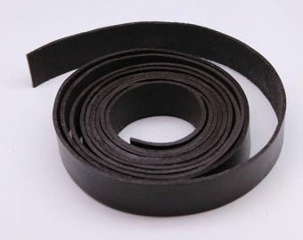 Lanière en cuir noir, ceinture en cuir marron clair végétal, différentes largeurs et longueurs