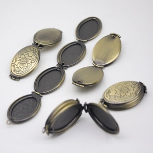 1/5 pcs Locket 4(four) photo picture Locket Flower locket - Antique Brass Oval Locket Charm Pendant - 20x35mm 9.3mm thickness -Many Photo