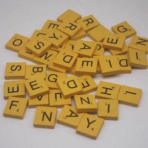 Peças de Scrabble de Madeira: Madeira Natural, Materiais para Artesanato (18 mm x 20 mm) 100 Unidades - Lote para Atacado