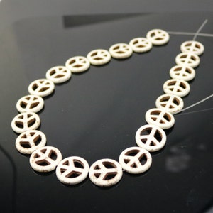20 peças Howlite Turquesa GRANDES Contas de Sinal de Paz Marfim - 20mm 4mm de espessura - Navio da Califórnia EUA