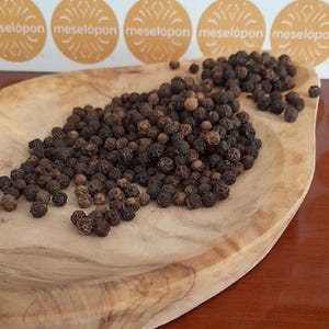 Dried Peppercorns Vietnamese Black Pepper Whole Spice 250gr / 8.81oz