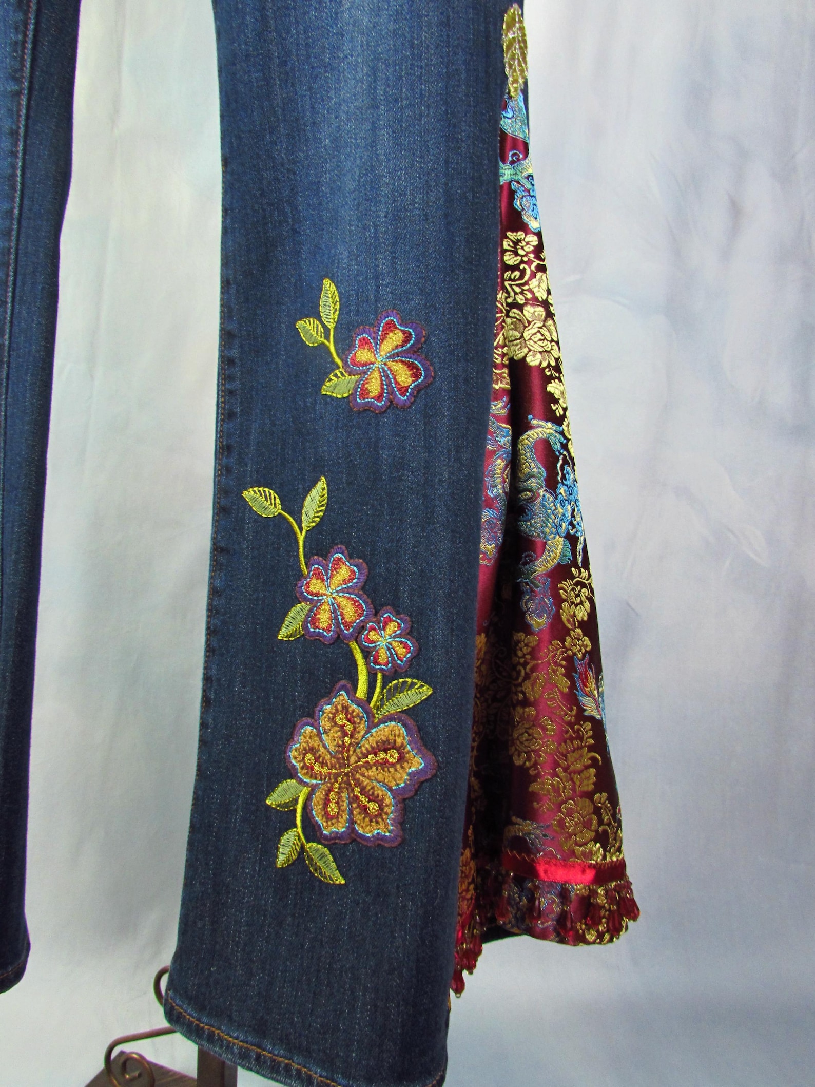 Embroidered Bell-bottom Jeans