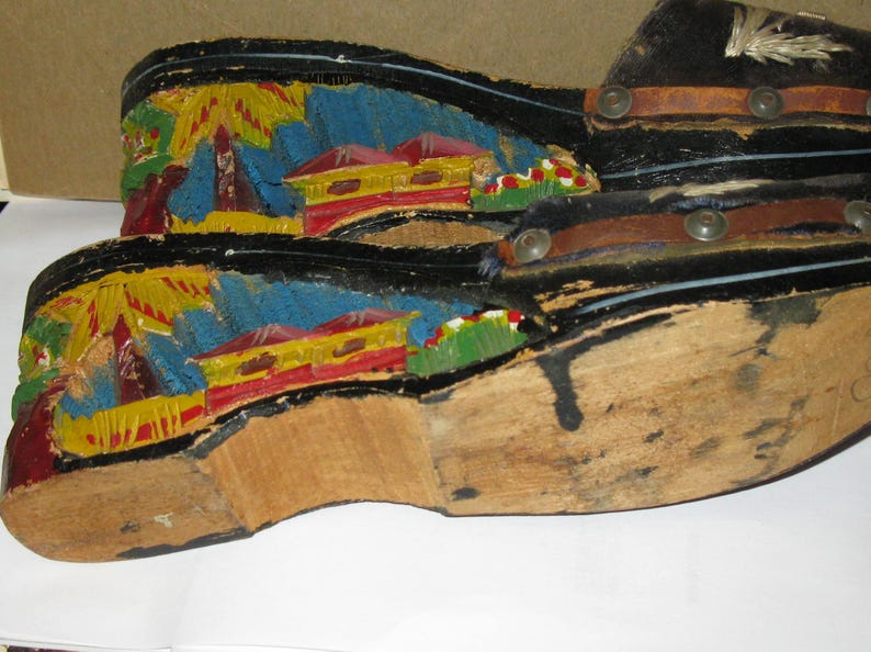 Paire de chaussures philippines sculptées à la main vintage rustiques colorées dimensions image 3
