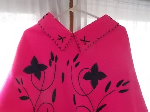 Vintage Embroidered Hot Pink Poncho Mexico 1960s-… - image 5