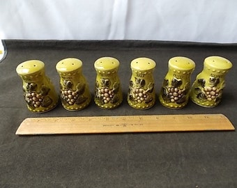 Vintage Salt Pepper Spice Shakers Set Mid Century Retro Avocado Green Grapes Pattern