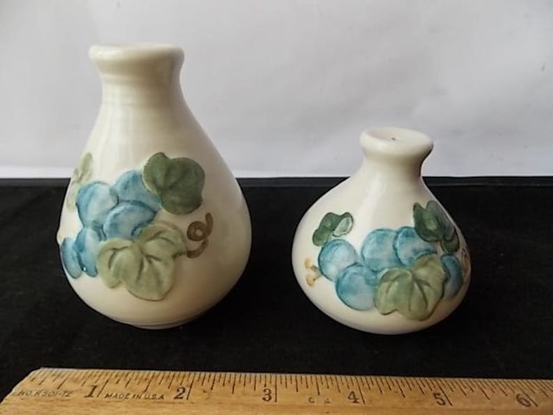 Salière et poivrière vintage Metlox Pottery motif raisin asymétrique image 1