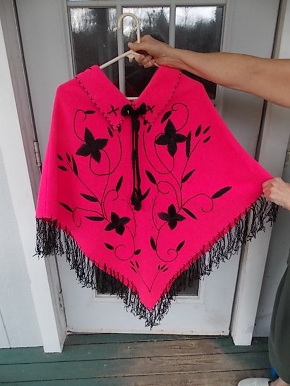 Vintage Embroidered Hot Pink Poncho Mexico 1960s-… - image 1
