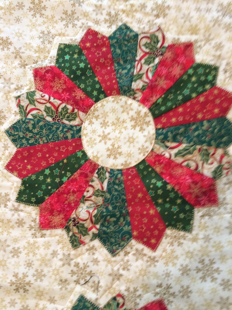 Dresden Plate Christmas Table Runner - Etsy