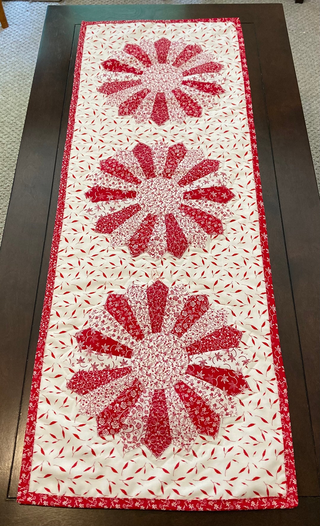 Red and White Dresden Plate, Table Runner Etsy