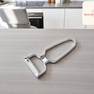 Pelador de verduras y frutas de metal / Herramienta de cocina útil / Cortador manual de patatas y zanahorias / Ayuda eficaz para cocinar / Regalo para chefs