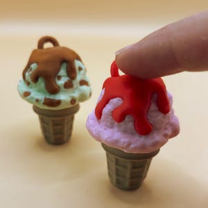 Click to Chill – Ice Cream Cone Fidget Keychains in Two Flavours