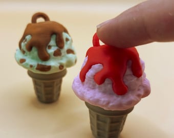 Click to Chill – Llaveros antiestrés con forma de cono de helado en dos sabores