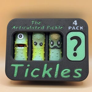 Tickles the Pickles – Opzione 4 con vetrina (include cetriolini dorati!)