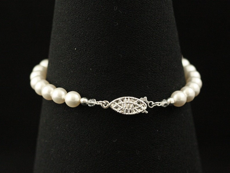 Classic Pearl Bracelet, Wedding Jewelry, White Ivory Pearl, Single Strand Bridal Bracelet EMMARIE image 3