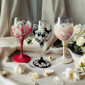Elegant Hand Painted Wine Glasses for Wedding Toast, Personalized Gift for Parents or Couple, Floral Goblets for Bride Groom Anniversary