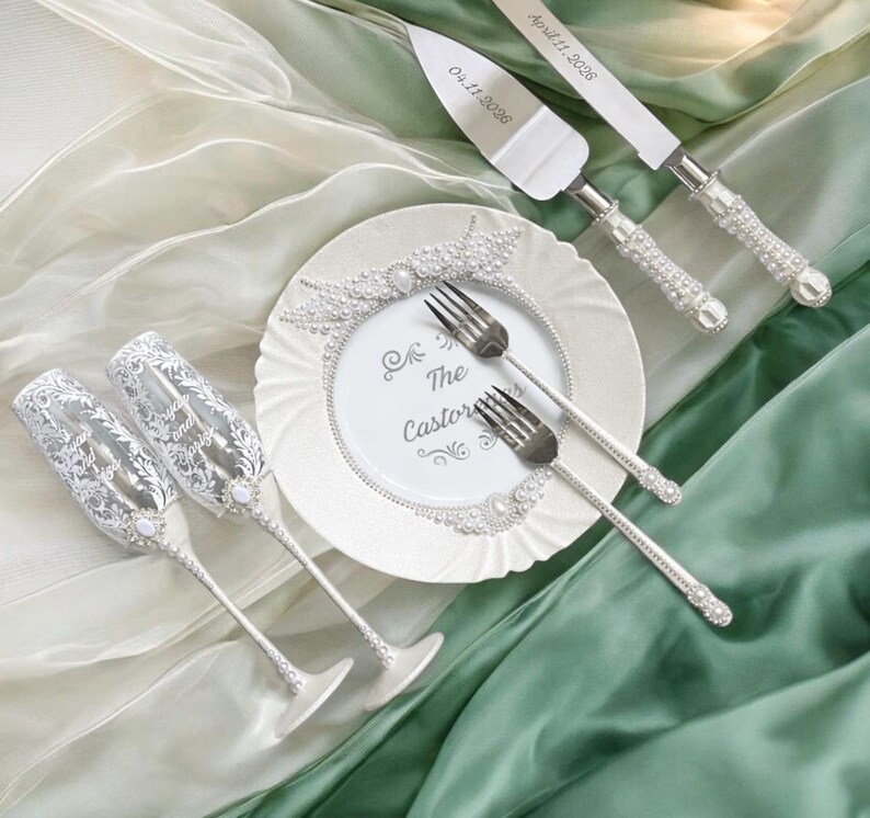 Mr and Mrs Champagne Flutes with Pearl Cake Server and Plate, Wedding Cake Cutting Set, Bridal Shower Gift for Couple Set of 7 items
