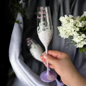Custom Wedding Champagne Glasses, Hand Painted Flutes with Names Date, Lavender Toasting Glasses Set, Mr and Mrs Gift for Bride and Groom